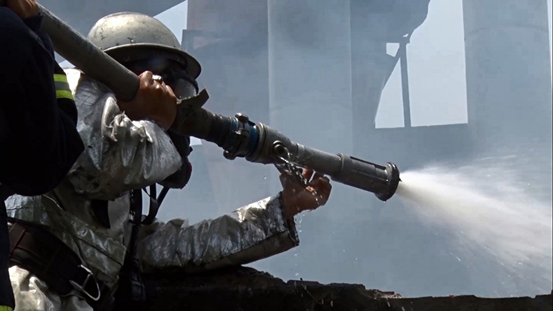 Cháy lớn tại xưởng gỗ 5.500m2 ở Đà Nẵng, nhiều người tá hỏa bỏ chạy